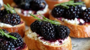 Blackberry Goat Cheese Crostini Recipe