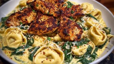 Creamy Chicken Tortellini with Spinach and Garlic Parmesan Cheese