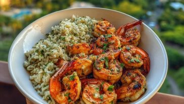 Delicious Creamy Garlic Butter Shrimp Bowl Recipe with Herb Rice