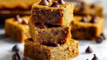 Chewy-Pumpkin-Blondies-with-Warm-Spices