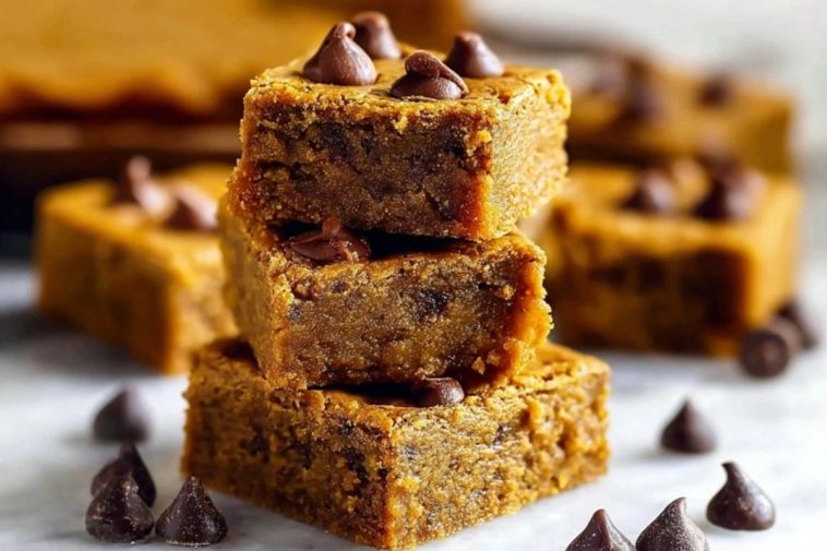Chewy-Pumpkin-Blondies-with-Warm-Spices