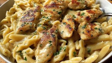 One Pan Garlic Parmesan Chicken Pasta Delight
