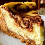 Cinnamon Roll Cheesecake