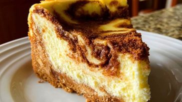 Cinnamon Roll Cheesecake