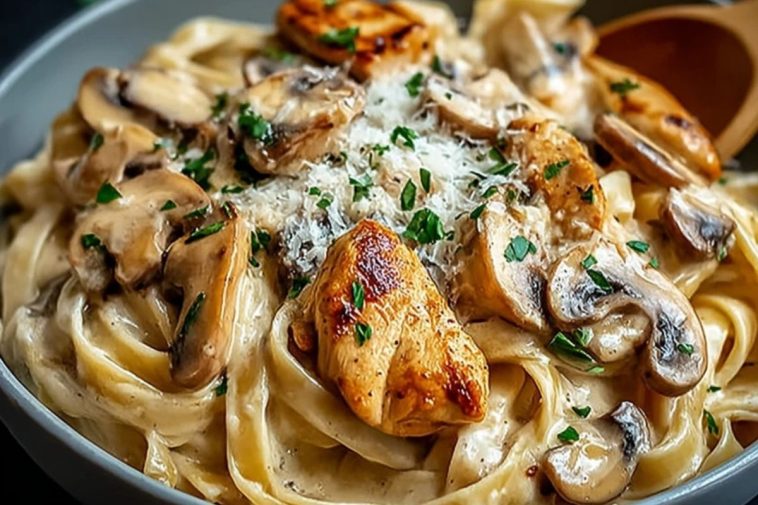 Creamy Garlic Chicken & Mushroom Pasta